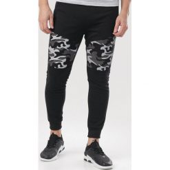 Czarne Spodnie Dresowe Harelielle. Czarne spodnie męskie Born2be, xl, bez wzorów, z dresówki. Za 49,99 zł.