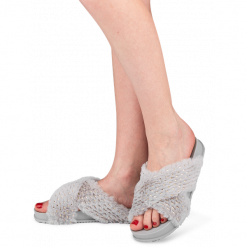 Klapki damskie Ideal Shoes L-2756 Szare. Szare klapki damskie Ideal Shoes, bez wzorów, z tworzywa sztucznego, bez obcasa, na płaskiej podeszwie. Za 39,00 zł.