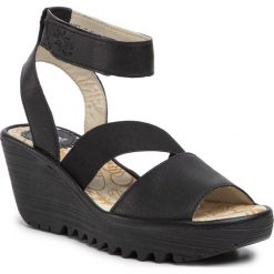 Sandały FLY LONDON - Yodefly P501126007 Black. Czarne klapki damskie Fly London, bez wzorów, ze skóry, bez obcasa, na obcasie. Za 429,00 zł.