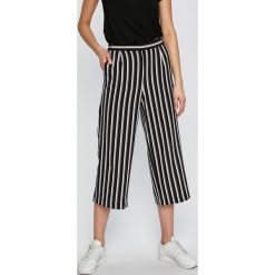 Vero Moda - Spodnie. Czarne spodnie damskie marki Vero Moda, s, bez wzorów, z elastanu, casualowe. Za 129,90 zł.
