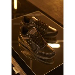 Czarne Buty Sportowe Drive Away. Czarne buty sportowe męskie Born2be, na sznurówki. Za 129,99 zł.
