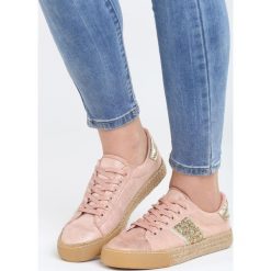 Różowe Trampki Born N Raised. Różowe espadryle damskie Born2be, bez wzorów, bez obcasa, na płaskiej podeszwie. Za 39,99 zł.