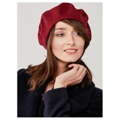 Beret wełniany Syrah bordo. Czerwone berety damskie Marie Zélie, w paski, z bawełny. Za 97,00 zł.
