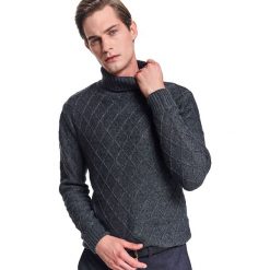 Golf z wysoką stójką i przeplotami. Szare swetry męskie Top Secret, na zimę, xl, bez wzorów, eleganckie, z golfem, bez kaptura. W wyprzedaży za 69,99 zł.