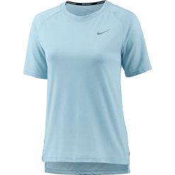Koszulka Nike Tailwind Short-Sleeve Top W Blado-Błękitny. Niebieskie topy damskie Nike, bez wzorów, z materiału, bez kołnierzyka. Za 124,99 zł.