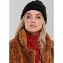 Czarna Czapka Tremont. Czarne czapki damskie Renee, na zimę, bez wzorów, z dzianiny. Za 59,99 zł.