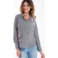Czarna koszula w kratę z haftem 21275. Czarne koszule damskie Fasardi, s, z haftami, bez kołnierzyka, bez rękawów. Za 59,00 zł.