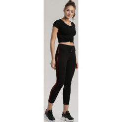 Czarno-Czerwone Legginsy Larairien. Czarne legginsy sportowe damskie Renee, s, bez wzorów, z materiału, na fitness i siłownię. Za 39,99 zł.