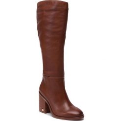 Kozaki TOMMY HILFIGER - Mono Color Longboot FW0FW04318 Ginger Bread 202. Pomarańczowe kozaki damskie TOMMY HILFIGER, ze skóry, bez obcasa, na obcasie, bez zapięcia. Za 999,00 zł.