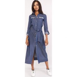 Jeansowa sukienka maxi. Niebieskie sukienki damskie Made in Poland, bez wzorów, z poliesteru, bez kołnierzyka, bez rękawów, maxi. Za 229,00 zł.