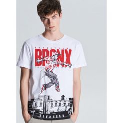 Biała koszulka Bronx - Biały. Białe koszulki męskie Cropp, s, bez wzorów, bez kołnierzyka, bez rękawów. Za 44,99 zł.