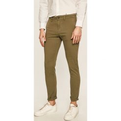 Pepe Jeans - Spodnie Charly Minimal. Żółte spodnie męskie Pepe Jeans, bez wzorów, z elastanu. W wyprzedaży za 199,90 zł.