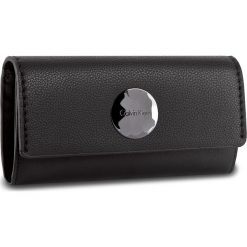 Portfele damskie: Duży Portfel Damski CALVIN KLEIN BLACK LABEL – Olivia Large Trifold K60K603216 001