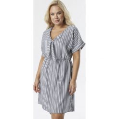 Ciemnoszara Sukienka Miralura. Czarne sukienki damskie Born2be, na imprezę, bez wzorów, bez kołnierzyka, z krótkim rękawem, krótkie, mini. Za 89,99 zł.