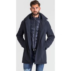 PŁASZCZ TRUSSARDI JEANS. Niebieskie płaszcze męskie Trussardi Jeans, m, z aplikacjami, z jeansu, bez kaptura. Za 1589,00 zł.