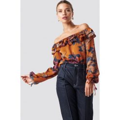 Glamorous Bluzka z odkrytymi ramionami - Orange. Pomarańczowe bluzki damskie marki Glamorous, bez wzorów, z materiału, bez kołnierzyka, bez rękawów. Za 181,95 zł.