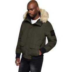 Kurtka zimowa "Dugg Paramount" w kolorze khaki. Brązowe płaszcze męskie Redskins, na zimę, s, bez wzorów, bez kaptura. W wyprzedaży za 349,95 zł.