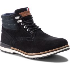 Trapery TOMMY HILFIGER - Outdoor Suede Boot FM0FM01748 Black 990. Czarne buty zimowe męskie TOMMY HILFIGER, z zamszu. W wyprzedaży za 479,00 zł.