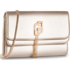 Torebka LIU JO - S Pochette AF0129 E0002 Light Gold 90048. Żółte torebki klasyczne damskie Liu Jo, bez wzorów, ze skóry ekologicznej, wizytowe, bez dodatków. Za 519,00 zł.