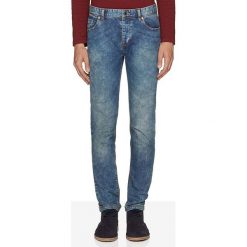 Dżinsy - Slim fit - w kolorze niebieskim. Niebieskie jeansy męskie Benetton, m, w paski, klasyczne. W wyprzedaży za 79,95 zł.