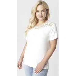 Biała Bluzka Merilori. Białe bluzki damskie Born2be, xl, bez wzorów, bez kołnierzyka, bez rękawów. W wyprzedaży za 44,99 zł.
