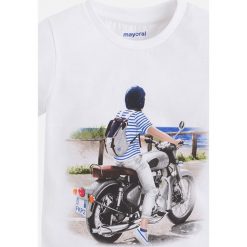 Mayoral - T-shirt dziecięcy 92-134 cm. Szare t-shirty męskie marki Mayoral, z nadrukiem, z bawełny, z okrągłym kołnierzem. Za 64,90 zł.