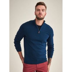 Sweter w kolorze granatowym. Niebieskie swetry męskie TATUUM, m, bez wzorów, ze stójką, bez kaptura. W wyprzedaży za 159,95 zł.