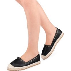 Espadryle damskie Ideal Shoes H-6556 Czarne. Czarne espadryle damskie Ideal Shoes, bez wzorów, z tworzywa sztucznego, bez obcasa, na płaskiej podeszwie. Za 55,00 zł.