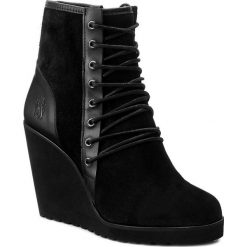 Buty zimowe damskie: Botki FLY LONDON – Poeatfly P144132002 Black