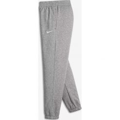 SPODNIE NIKE BRUSHED-FLEECE CUFFED (137-147). Spodnie chłopięce Nike, bez wzorów, z bawełny, młodzieżowe. Za 119,99 zł.