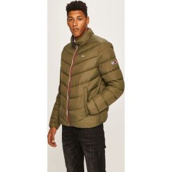Tommy Jeans - Kurtka. Czerwone płaszcze męskie Tommy Jeans, s, bez wzorów, z poliesteru, krótkie, bez kaptura. Za 799,90 zł.
