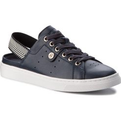 Sandały TOMMY HILFIGER - Open Back Leather Sneaker FW0FW02662 Midnight 403. Niebieskie klapki damskie TOMMY HILFIGER, bez wzorów, ze skóry, bez obcasa. W wyprzedaży za 269,00 zł.