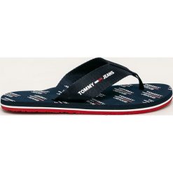 Tommy Jeans - Japonki. Czarne kapcie męskie Tommy Jeans, z jeansu. W wyprzedaży za 99,90 zł.