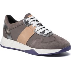 Sneakersy GEOX - D Suzzie B D94FRB 02211 C9002 Dk Grey. Szare półbuty damskie Geox, na co dzień, bez wzorów, z zamszu, bez obcasa, bez zapięcia. W wyprzedaży za 329,00 zł.