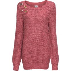 Sweter dzianinowy z odpinanymi broszkami bonprix malinowy. Czerwone swetry klasyczne damskie bonprix, z dzianiny. Za 109,99 zł.