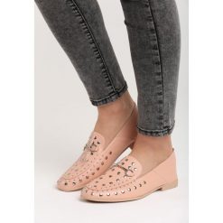 Różowe Mokasyny Latest Top. Różowe mokasyny damskie Born2be, ze skóry, na płaskiej podeszwie. Za 49,99 zł.
