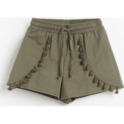Szorty z frędzlami - Khaki. Brązowe szorty damskie Reserved, s, bez wzorów. W wyprzedaży za 39,99 zł.