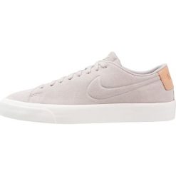 Trampki damskie slip on: Nike Sportswear BLAZER STUDIO LOW Tenisówki i Trampki cobblestone/vachetta tan/black/summit white