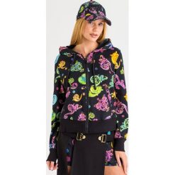 BLUZA Versace Jeans Couture. Bluzy damskie Versace Jeans Couture, bez wzorów, z jeansu, bez rękawów, bez kaptura. Za 1207,20 zł.