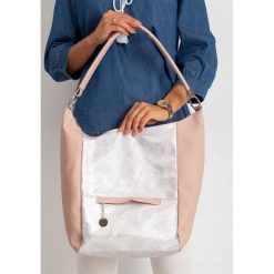 Torebka damska shopper bag worek 0007 różowo srebrna - srebrny. Szare torby damskie na zakupy w paski, z jeansu, eleganckie, duże, bez dodatków. Za 69,99 zł.