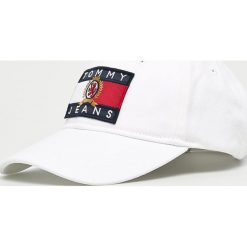 Tommy Jeans - Czapka. Białe czapki męskie marki Tommy Jeans, z bawełny. Za 179,90 zł.