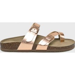 Steve Madden - Klapki Bryceee Madden Girl. Pomarańczowe klapki damskie Steve Madden, bez wzorów, ze skóry, bez obcasa, na obcasie. W wyprzedaży za 99,90 zł.