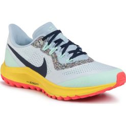 Buty NIKE - Air Zoom Pegasus 36 Trail AR5676 401 Aura/Blackened Blue. Szare buty sportowe damskie Nike, bez wzorów, z tworzywa sztucznego, sportowe, do biegania, nike zoom. W wyprzedaży za 449,00 zł.