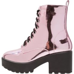Botki damskie: Public Desire INDUSTRIAL Botki na platformie pink metallic