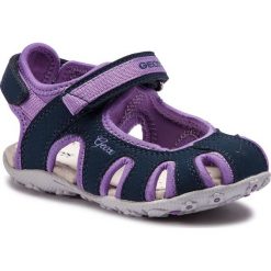 Sandały GEOX - J S. Roxanne D J92D9D 05015 C4215 M Navy/Lilac. Niebieskie sandały dziewczęce Geox, ze skóry ekologicznej, bez zapięcia. W wyprzedaży za 169,00 zł.