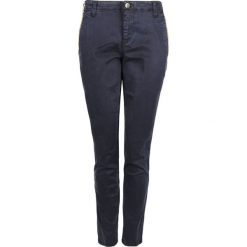 Guess Spodnie "Chino". Żółte jeansy damskie Guess. Za 189,00 zł.