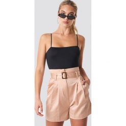 MANGO Szorty Gabisa - Pink. Różowe bermudy damskie Mango, w paski, z podwyższonym stanem. Za 141,95 zł.