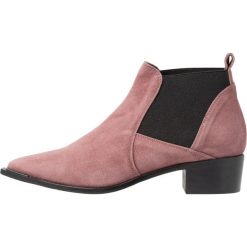 Copenhagen Ankle boot rose. Różowe botki damskie marki Copenhagen, ze skóry, bez obcasa, bez zapięcia. Za 759,00 zł.