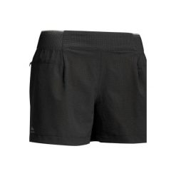 Spodenki turystyczne FH500 damskie. Czarne szorty damskie QUECHUA, bez wzorów, z elastanu. Za 99,99 zł.