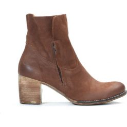 Botki - skóra naturalna - model 454 - kolor brązowy przecierka. Pomarańczowe botki damskie Zapato, na wiosnę, ze skóry, eleganckie, na wysokim obcasie, na zamek. W wyprzedaży za 279,30 zł.